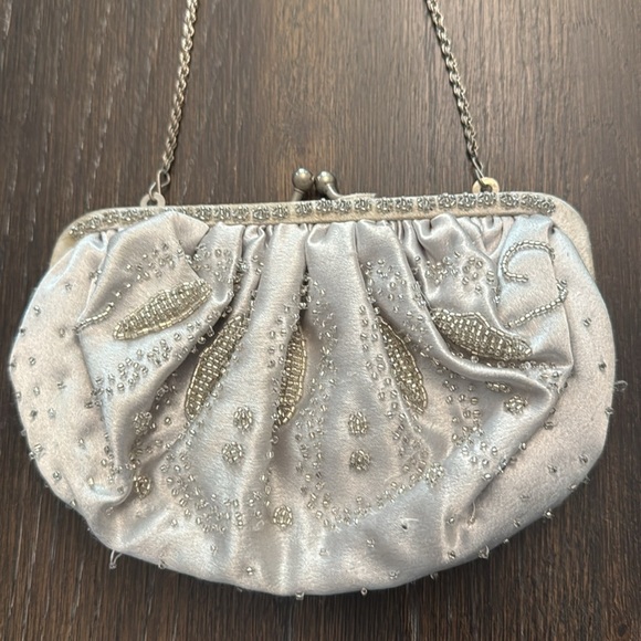 Vintage La Regale Gray/Silver Beaded Clutch with Chain Strap - Picture 2 of 9